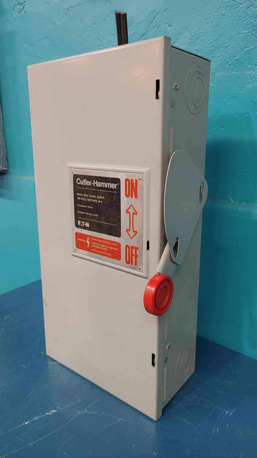 Cutler-Hammer Eaton DH363NGK 100A 600V 3P Fusible Safety Switch Disconnect Fused