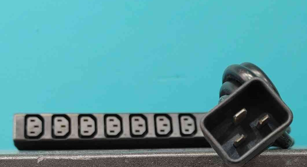 HP Modular PDU Extension Bar 7 Outlet HSTNR-PS03 411273-002 417585-001 C20 C13