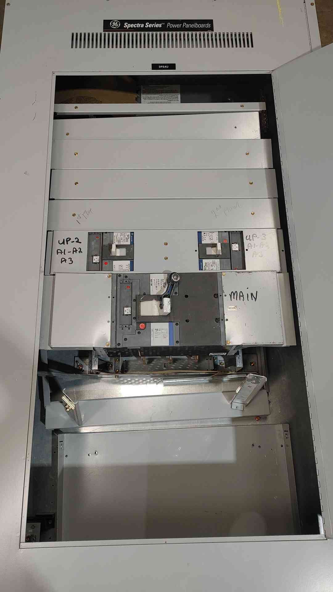 GE Spectra 800A 480V Panelboard w/ 800 Amp Main & (2) 400A 3P Breakers