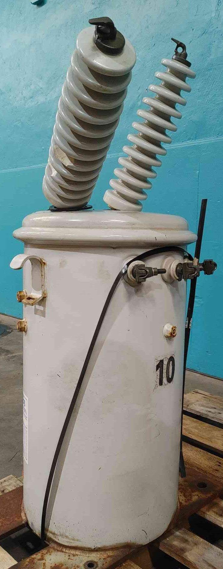 Magnetic Electric Co. 10 kVA Single-Phase Overhead Distribution Transformer 34500V to 120/240V (Sku:116310)