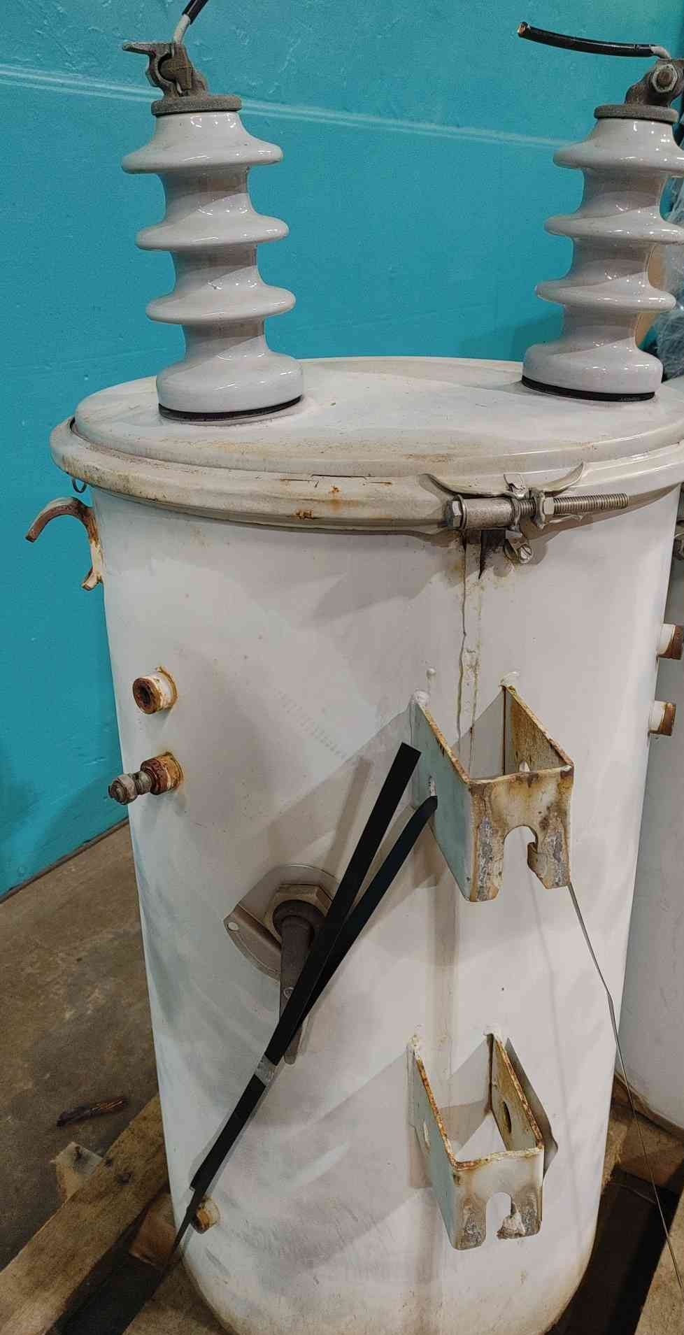 Kuhlman 37.5 kVA Overhead Pole Mount Transformer 2400/7620V to 120/240V 1 Phase