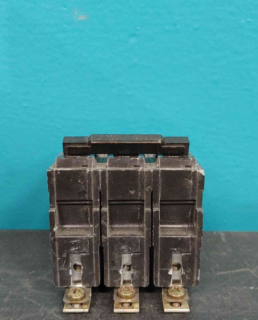 GE THQB32040 40 Amp 3 Pole Bolt On Circuit Breaker 240V THQB 40A 3P