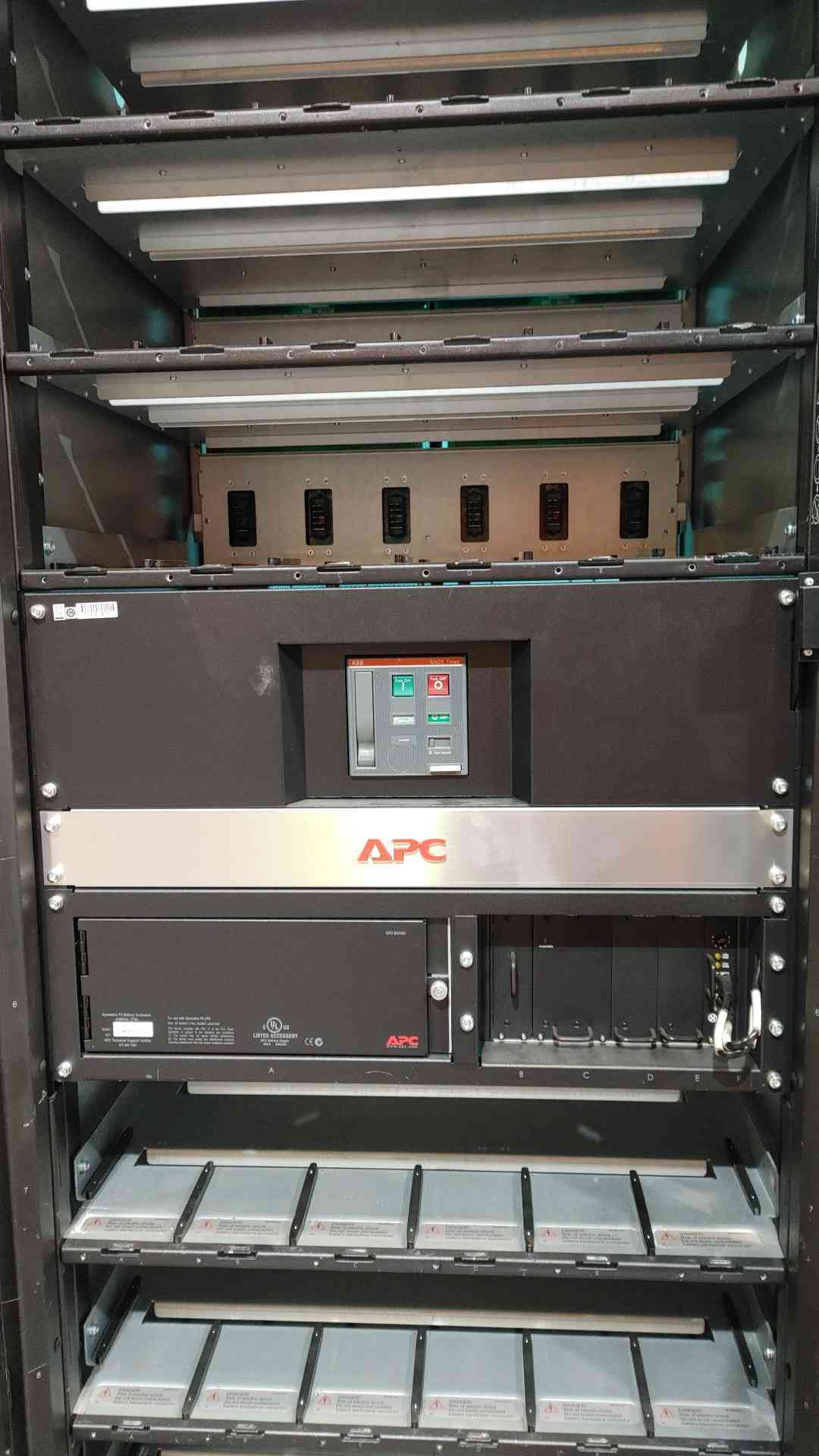 APC Symmetra PX Battery Enclosure ±288Vdc, 276A (Sku:116422)
