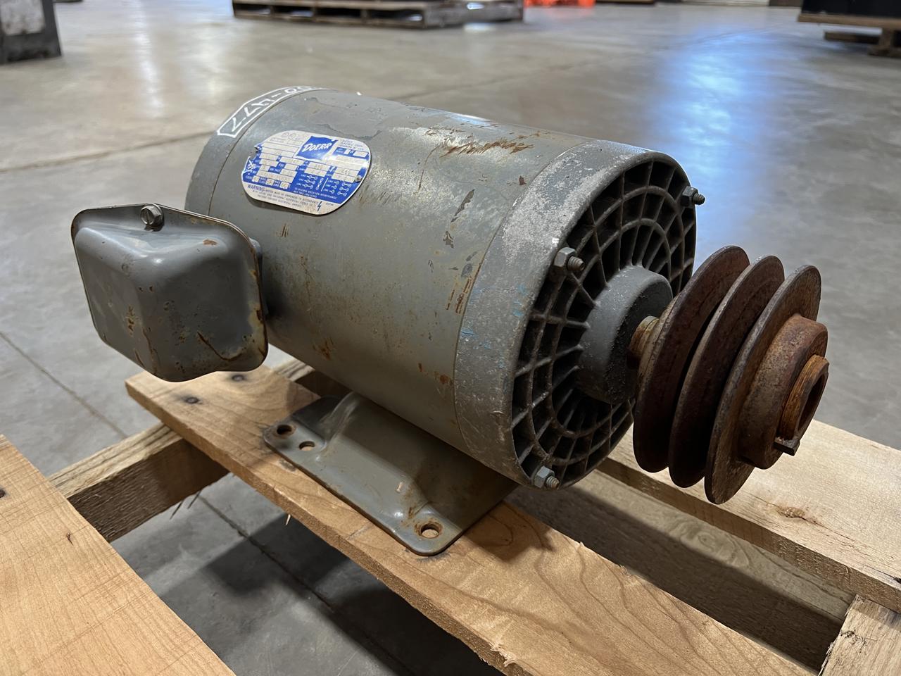 Doerr Electric 3 Phase, AC Motor with Pulley, 5 HP, 1740 RPM, Used Tested