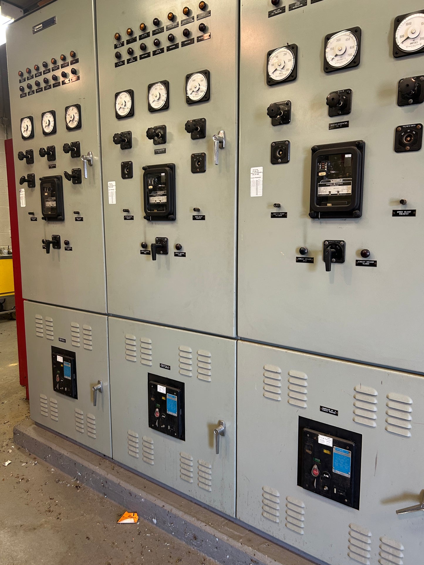 Vintage Commercial Generator Paralleling Switchgear Switchboard Main Line Air Breakers