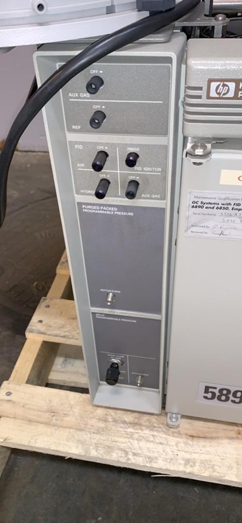 HEWLETT PACKARD 5890 Series II Plus Gas Chromatograph