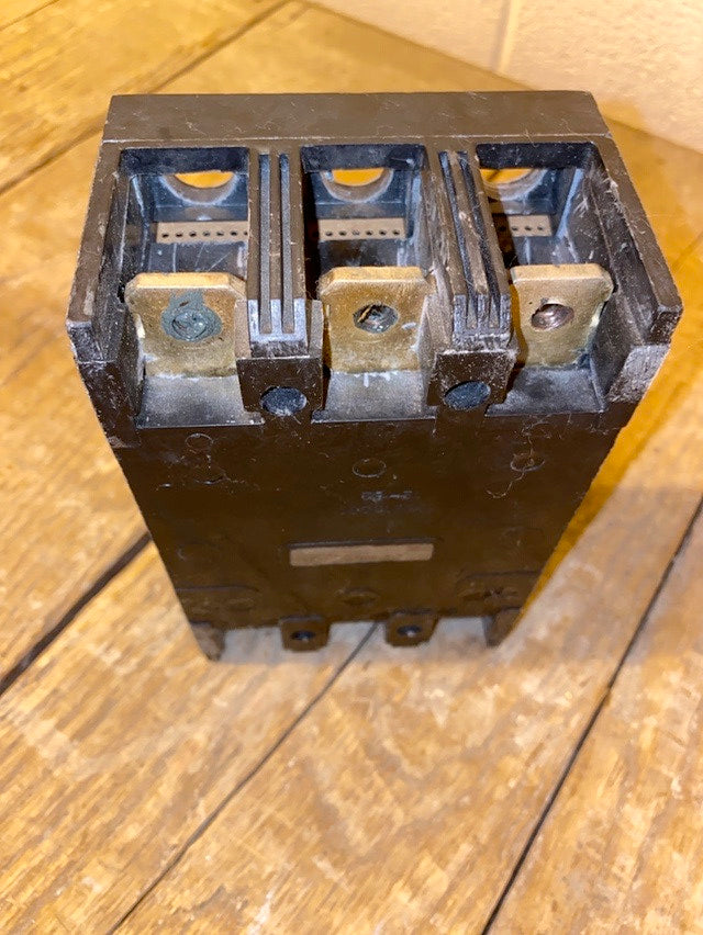 *Pickup Only* 225A GE 3 Pole Circuit Breaker(S6LLST1382)