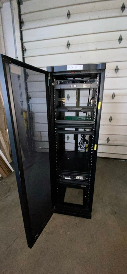 APC AR2801BLK Fully Enclosed Server Rack(S6LLST3142)