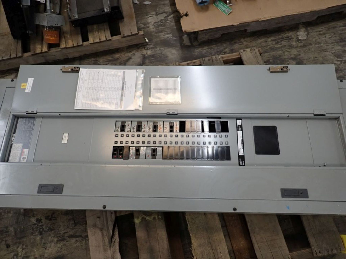 Siemens SEE42ML400CTS Panelboard 277/480v with Circuit Breakers