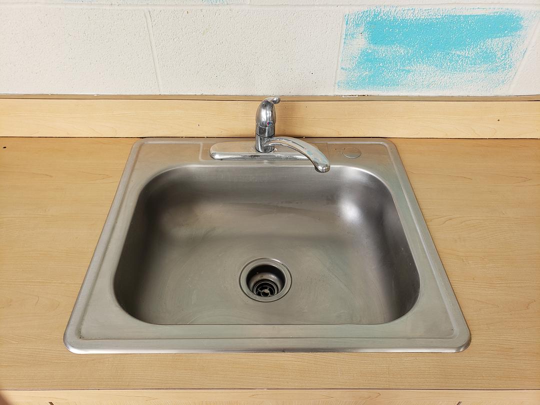 6'x9' Kitchenette Cabinets w/ sink/faucet/backsplash(S6LLST0477)