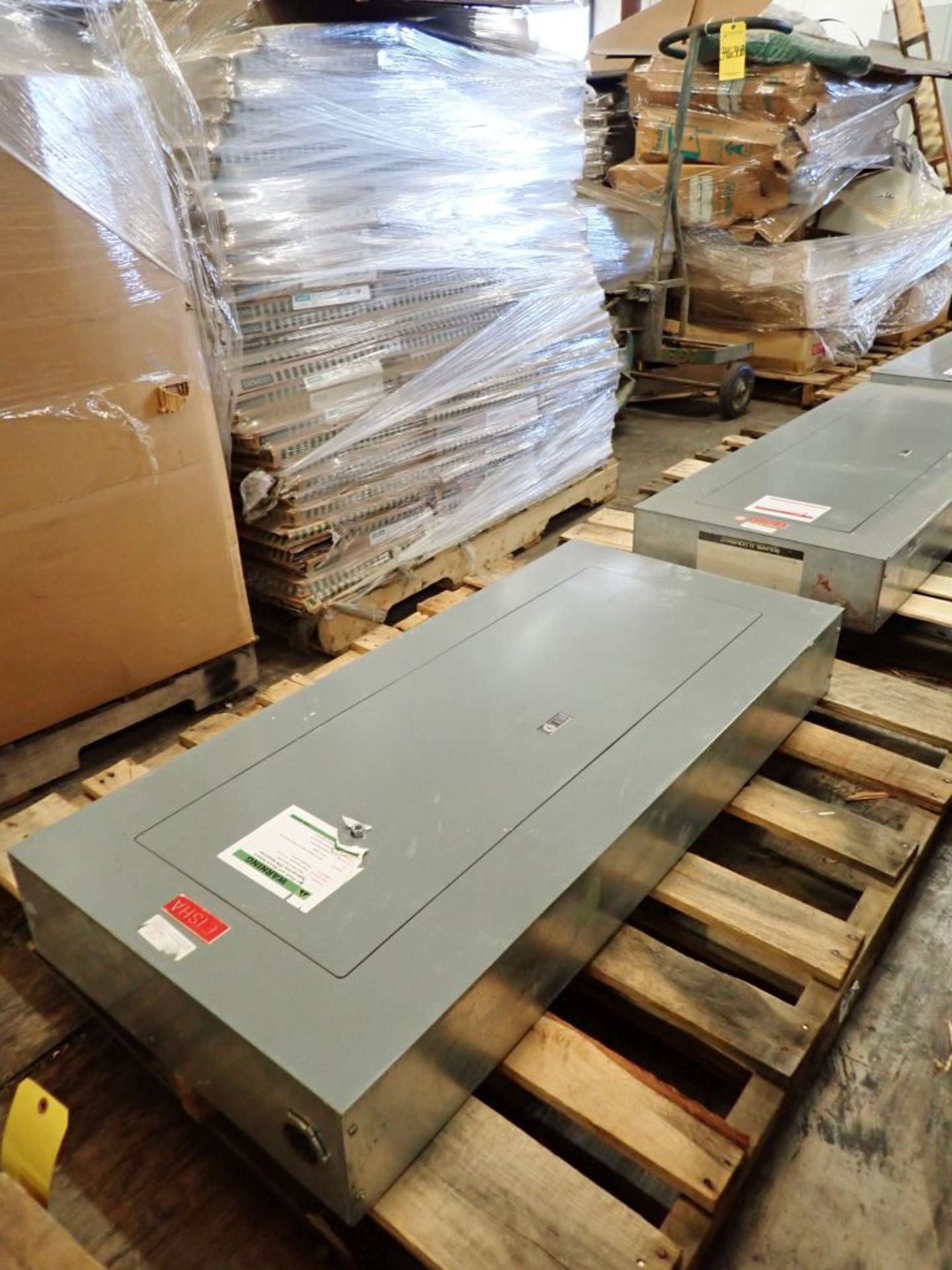 125A Square D NEHB Panelboard NEHB-30435-1 480Y/277V 3PH w/ Circuit Breakers & Main