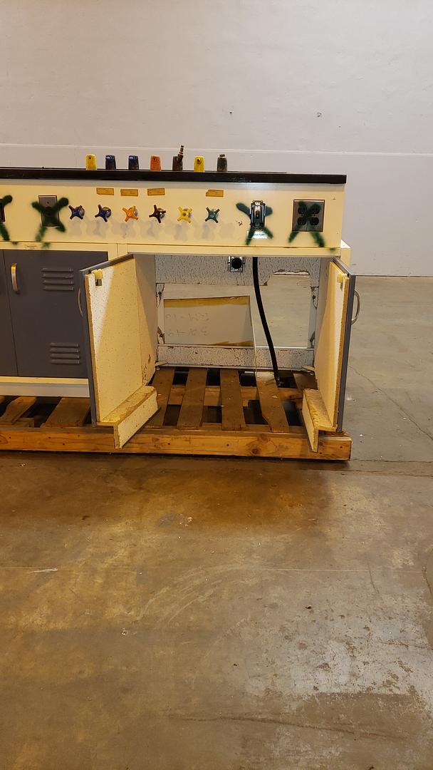 6' Duralab Fumehood bench with utility outlets(S6LLST10018)