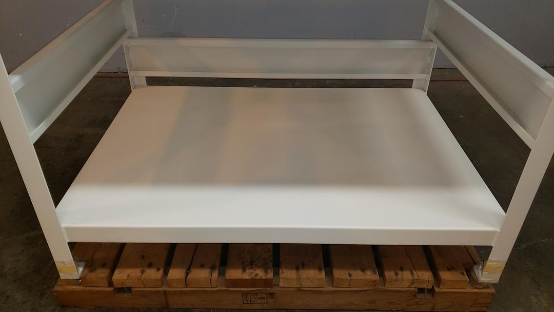 4' white Table(S6LLST12264)