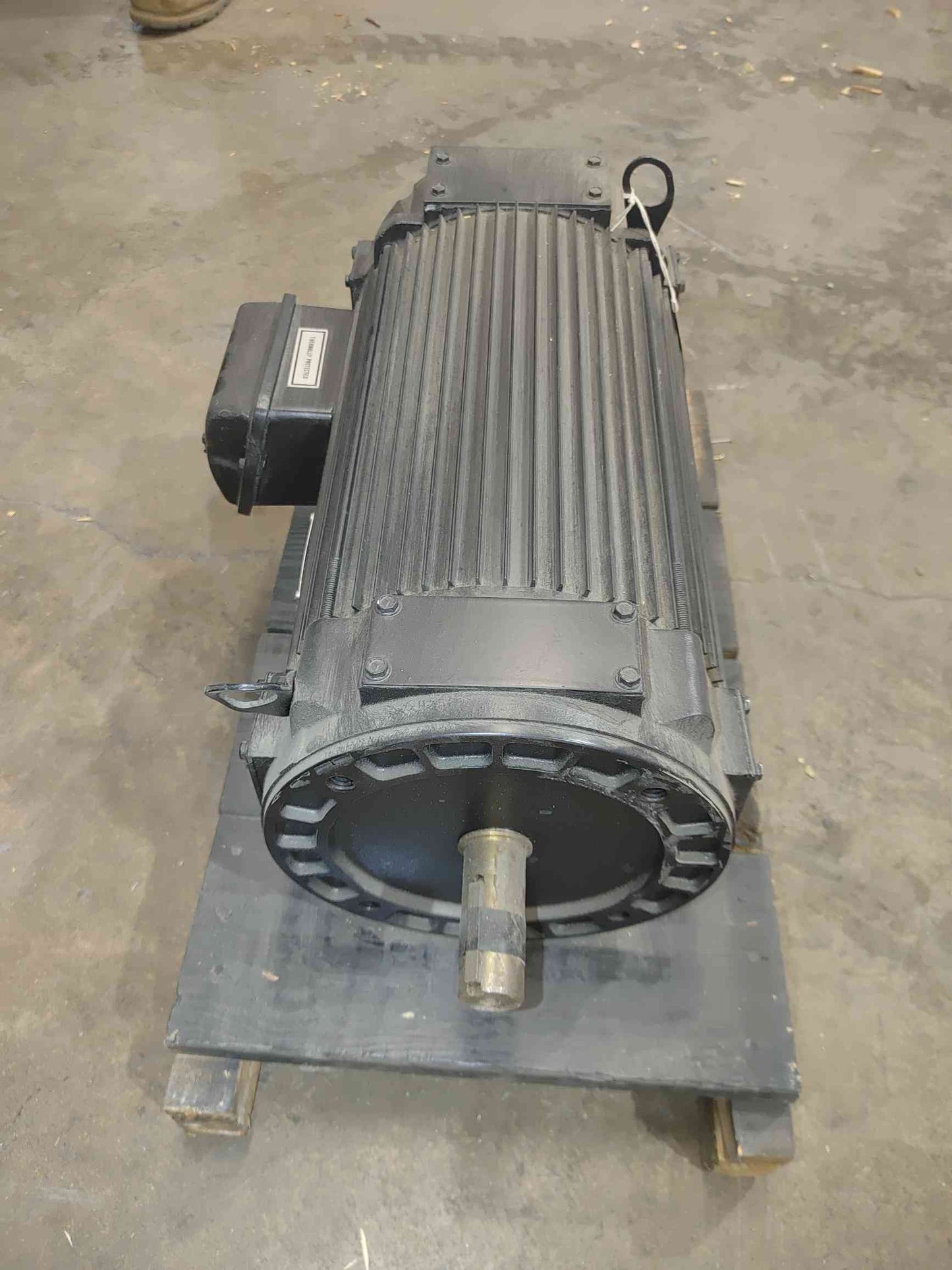 7.5HP Powertec Brushless Motor A18CMA1000100000 2500 RPM 640V Frame 184T (SKU: 111690)