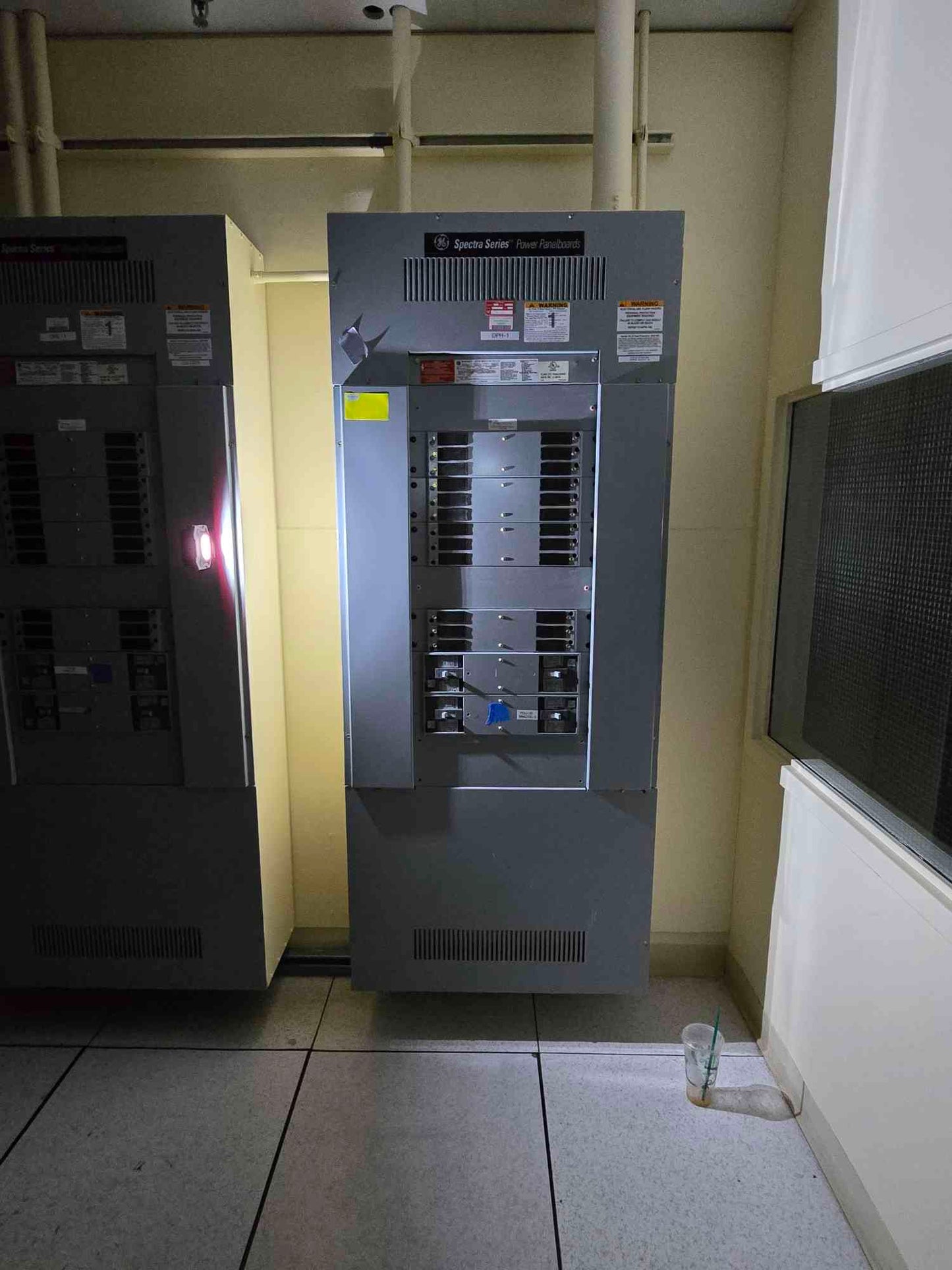 400A GE Spectra Series Power Panelboard 480Y/277 3PH 4 Installed Breakers