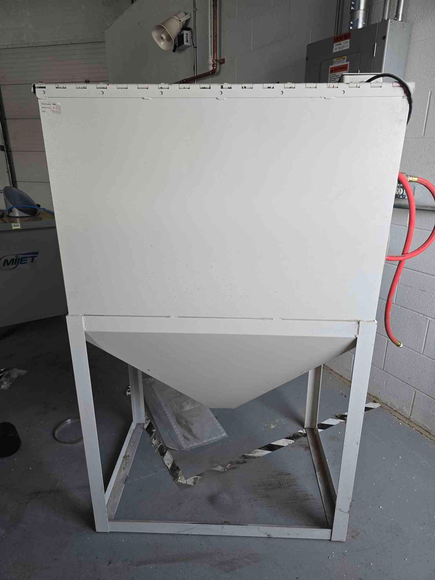 Cyclone Abrasive Blast Cabinet Model #3624 '12