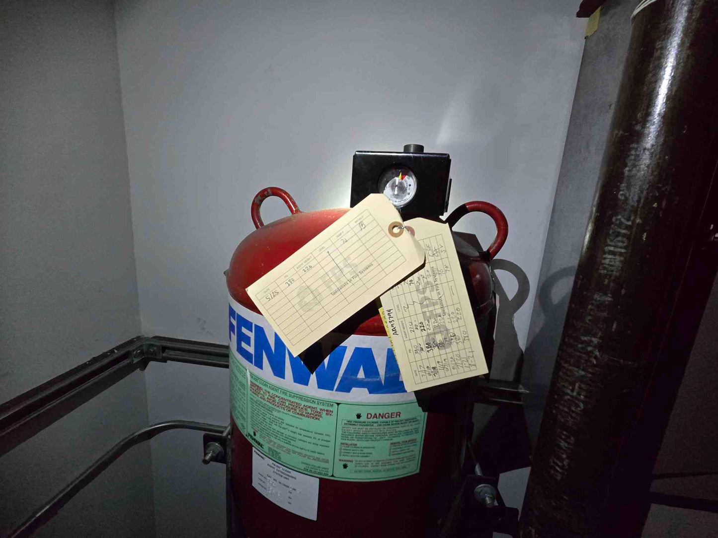 Fenwal FM-200 Clean Agent Extinguishing System Unit 220 Lbs (SKU: 111031)