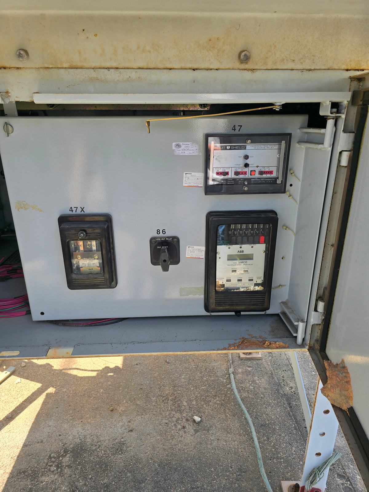 ABB 38kV Outdoor Vacuum Circuit Breaker Substation 48VDC Control Relay Frame