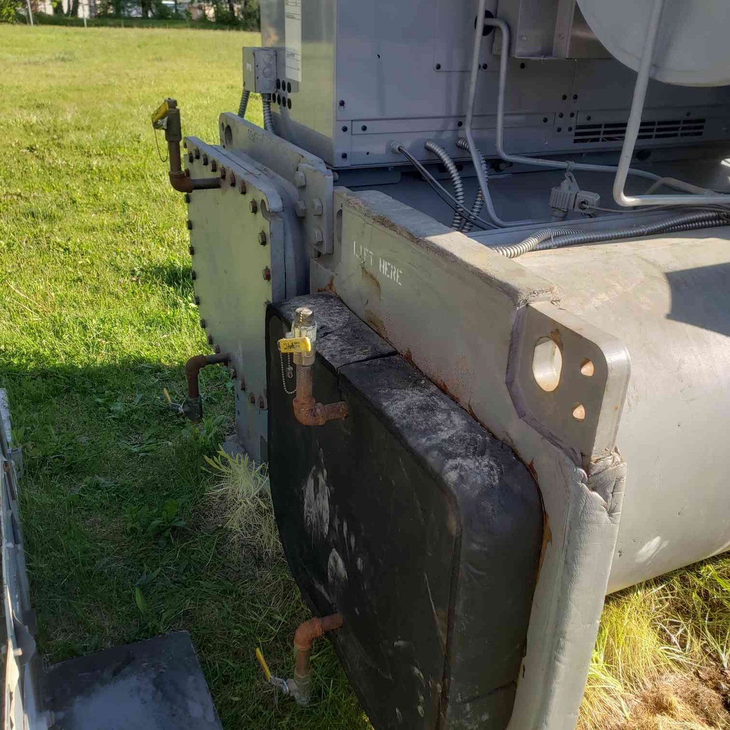 Carrier 19XRV Evergreen 300 Ton Centrifugal Chiller VFD Model 19XRV3537337KBH64 (SKU: 113183)