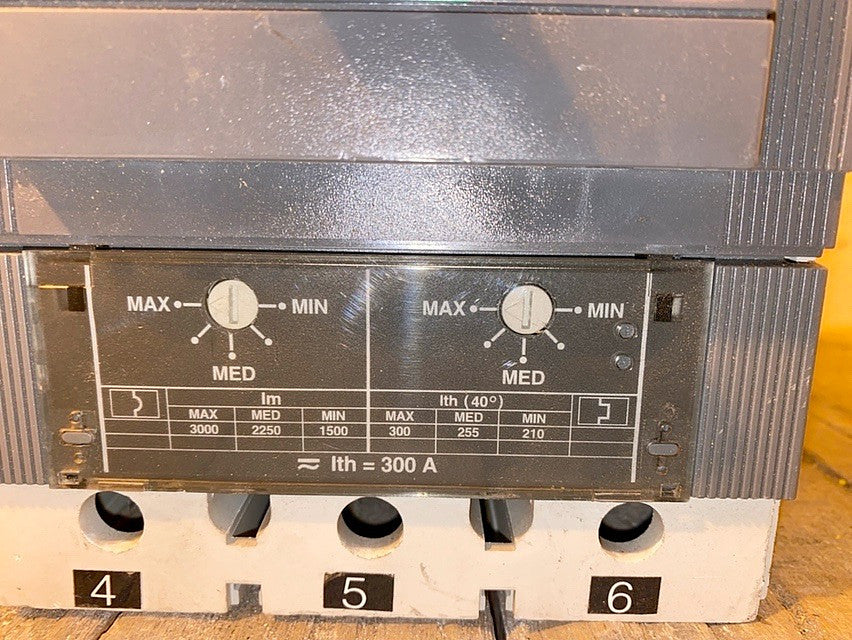 ABB S5N 300A Circuit Breaker XR2389(S6LLST1307)