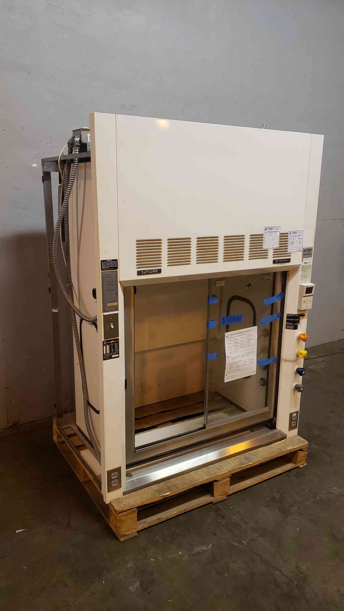 4' Fume Hood Fisher Hamilton SafeAire & Bench (SKU: 5366AA)