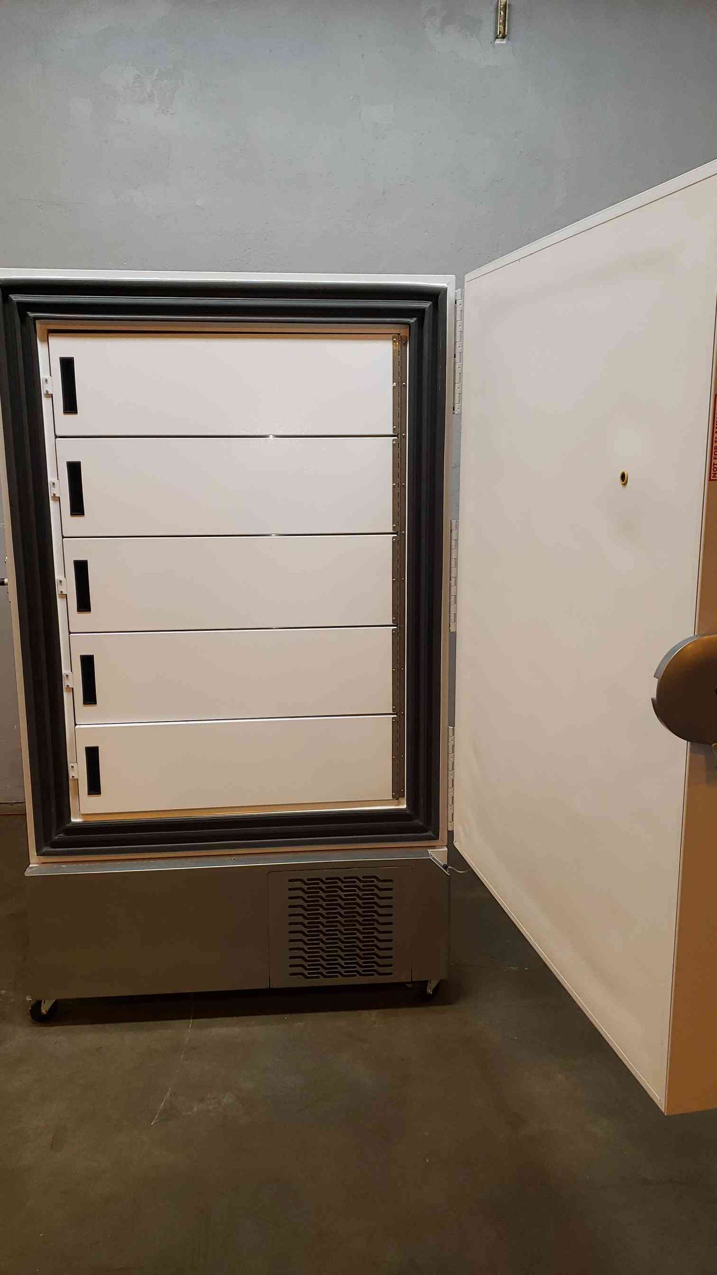 ABS ULTRA-86 FREEZER/REFRIGERATOR ABT-230V-2586 ULC AS-IS(100473)