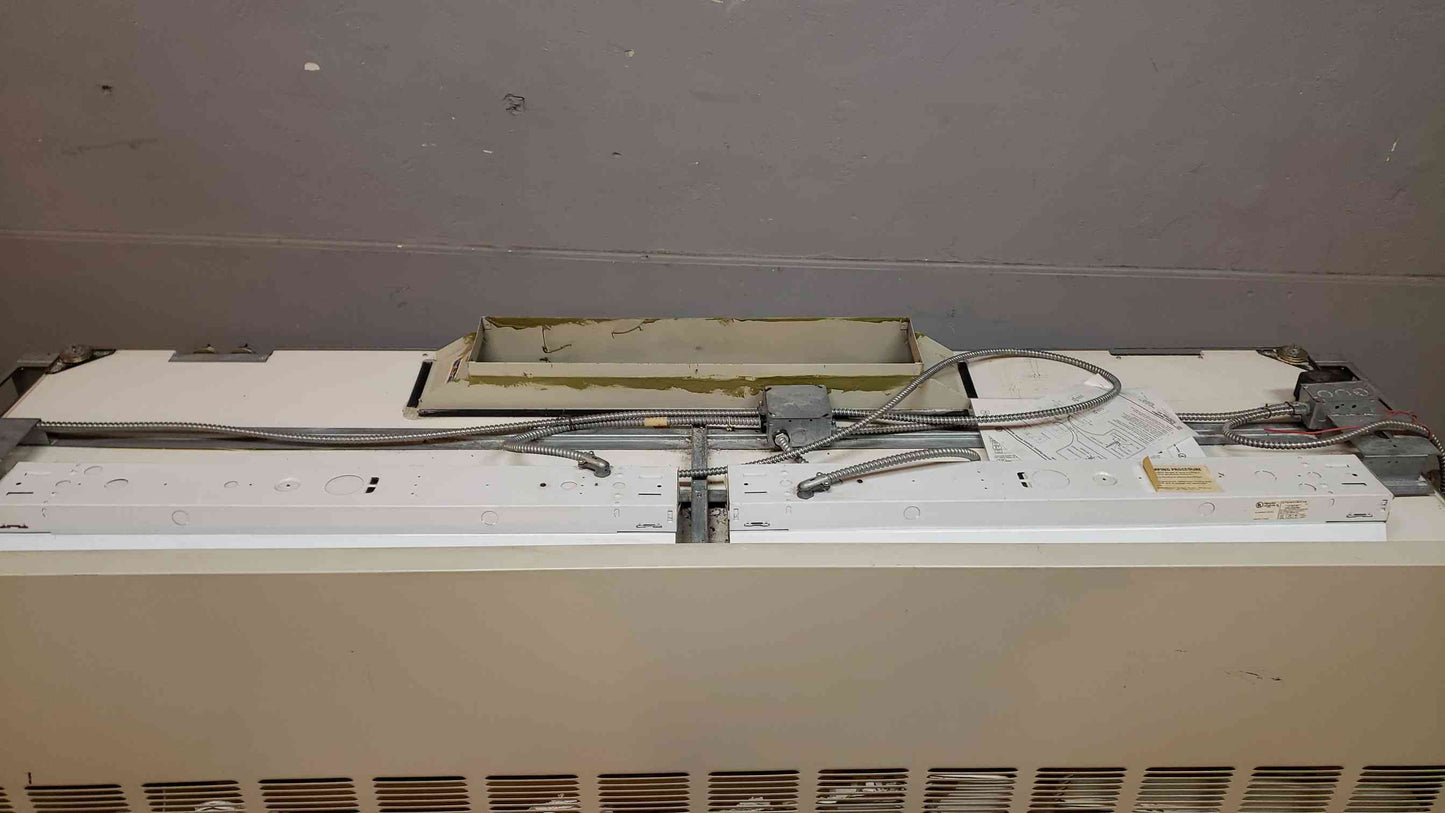 Hamilton SAFEAIRE 8' Chemical Fume Hood & Benches (SKU: 2568AA)