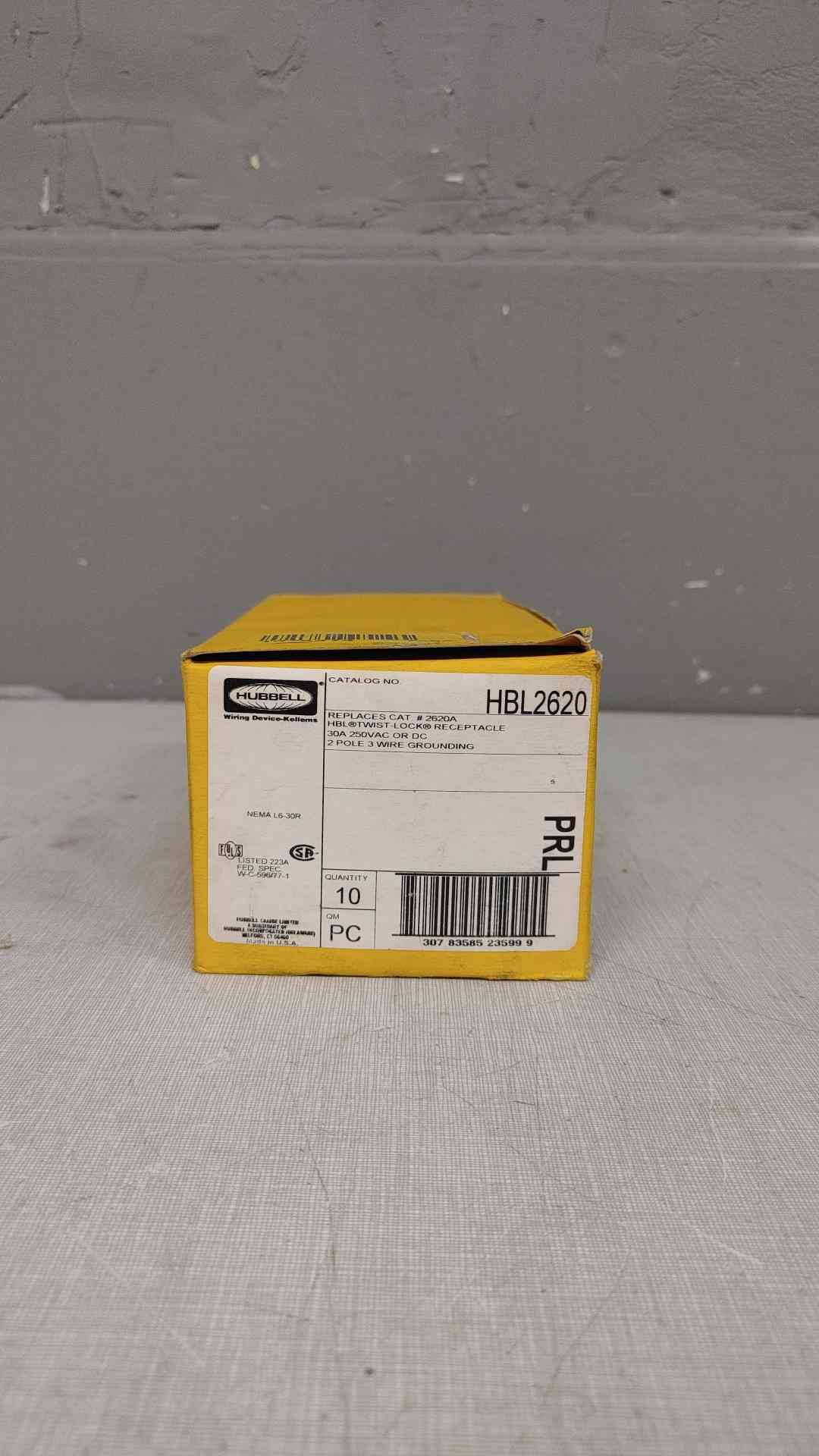 Box Of 12  Hubbell Twist-Lock Receptacle 30A 250VAC 2 Pole HBL2620 (SKU:101639)(101639)