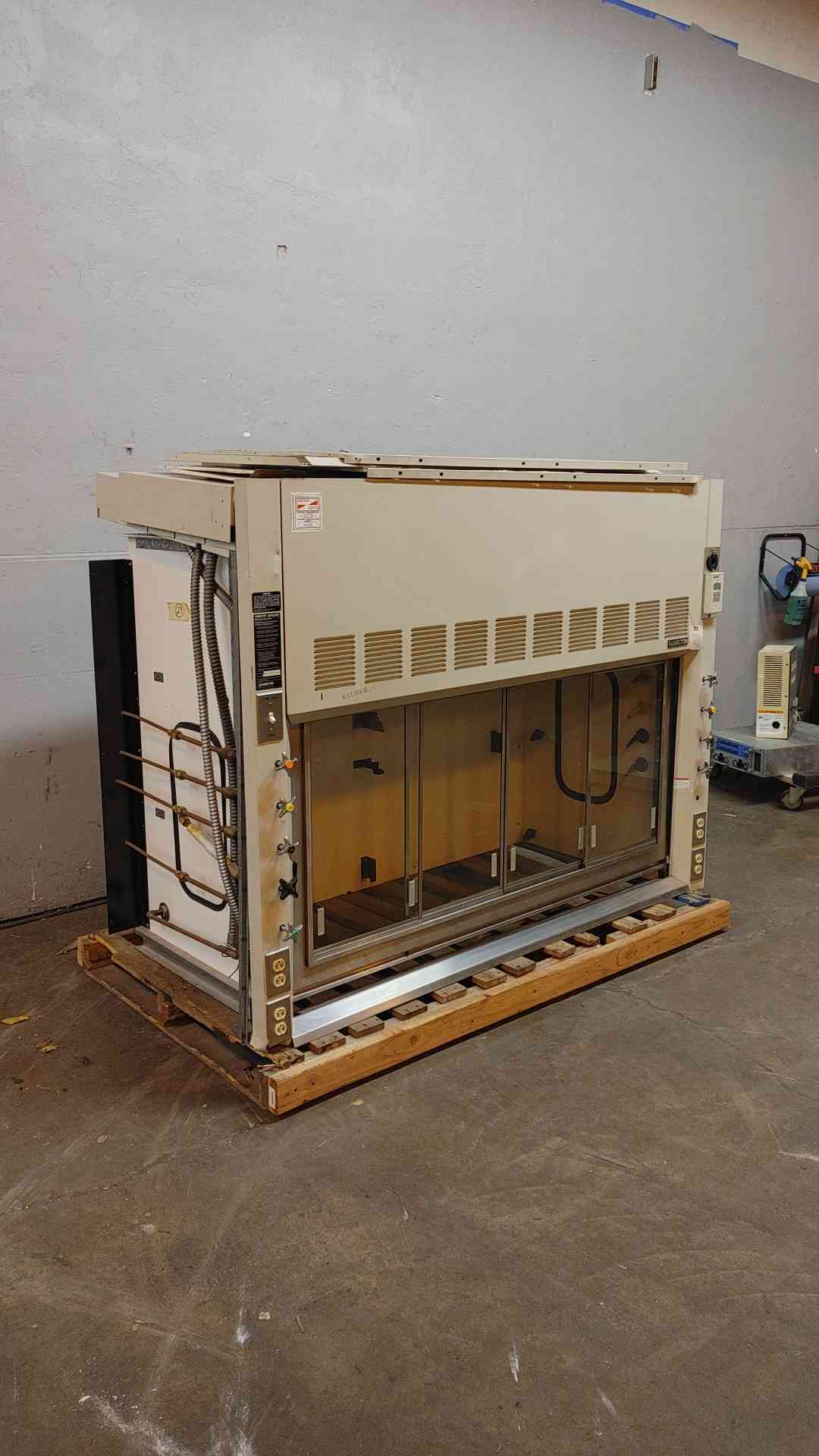 Hamilton SafeAire 6' Chemical Fume Hood w/ Matching Base Cabinet Bench 104258