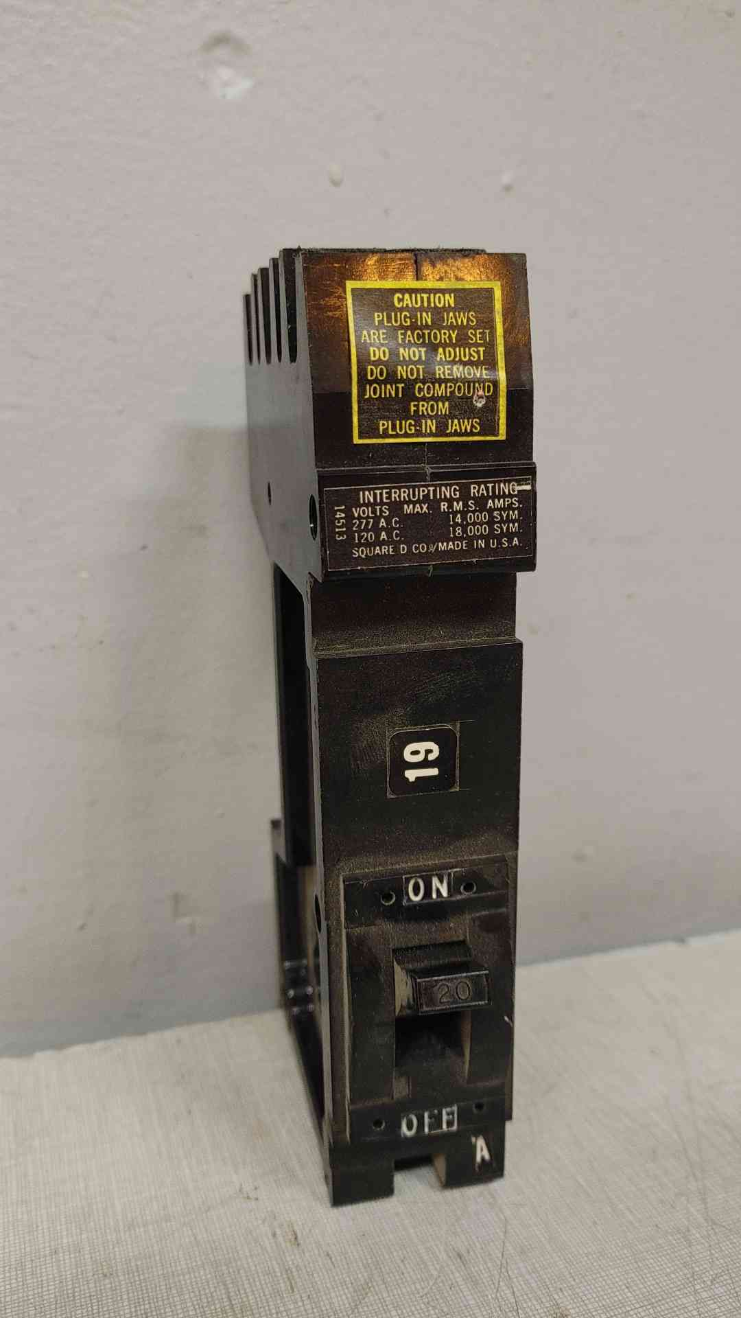 Lot of 62 Square D 20A 1 Pole Circuit Breaker 277VAC LD-672(104839)