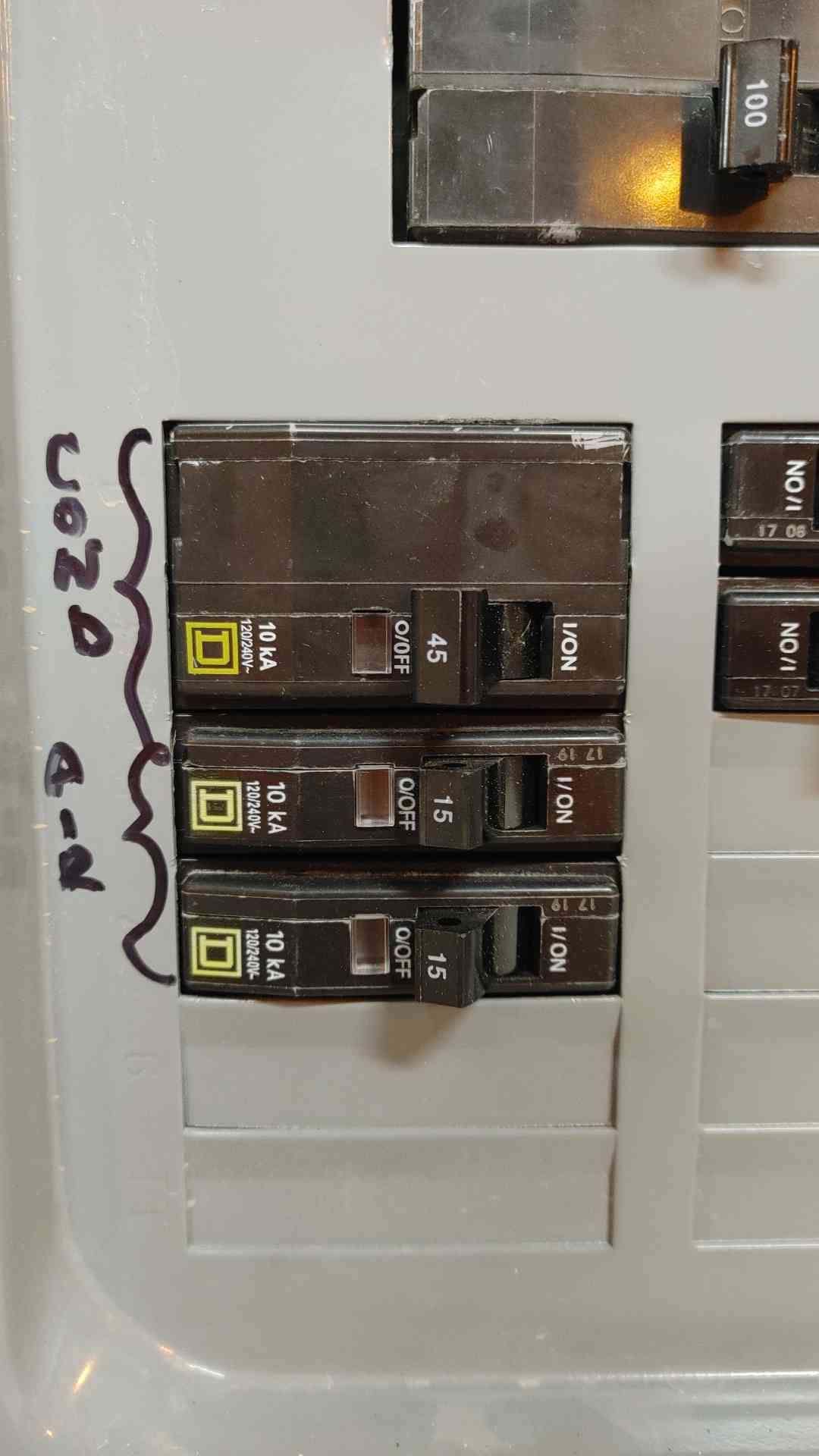 Square D Type 1 Enclosure QOC12US Load Center