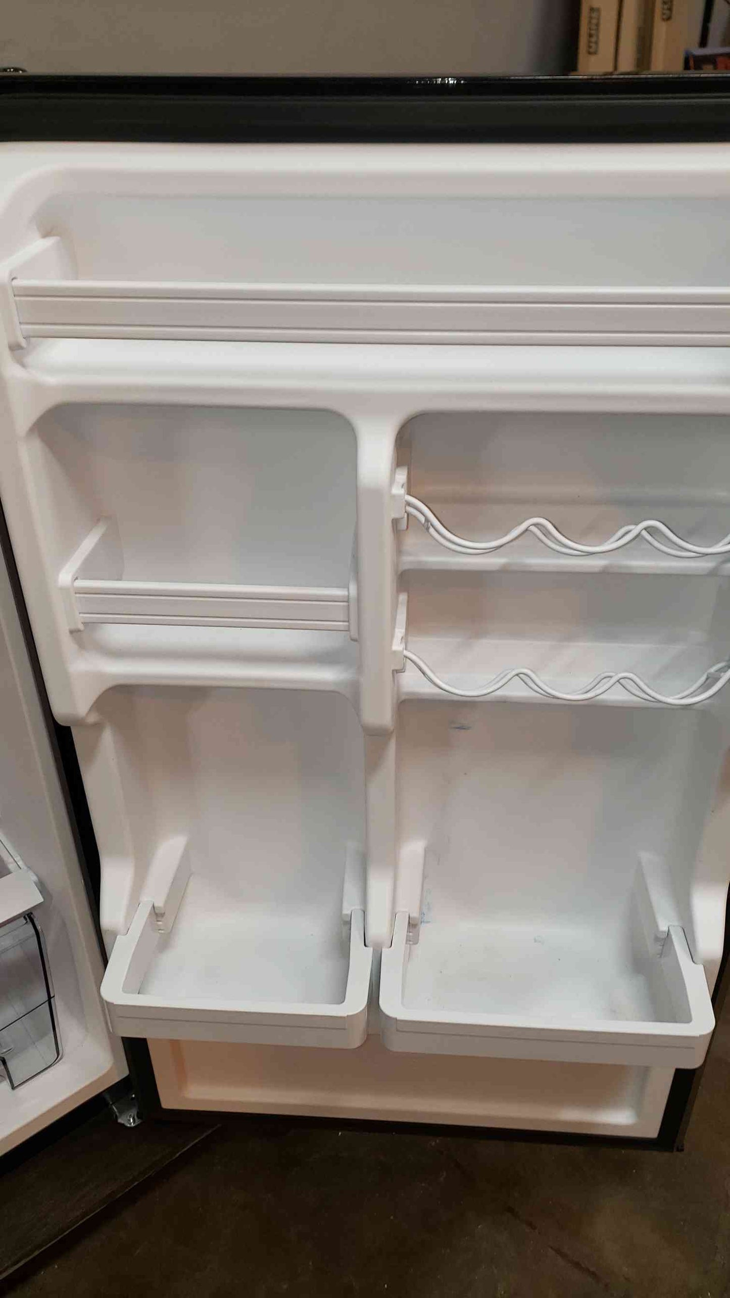 Galanz 115V Refrigerator Freezer Combo GLR10TS5F TESTED (SKU: 108002)