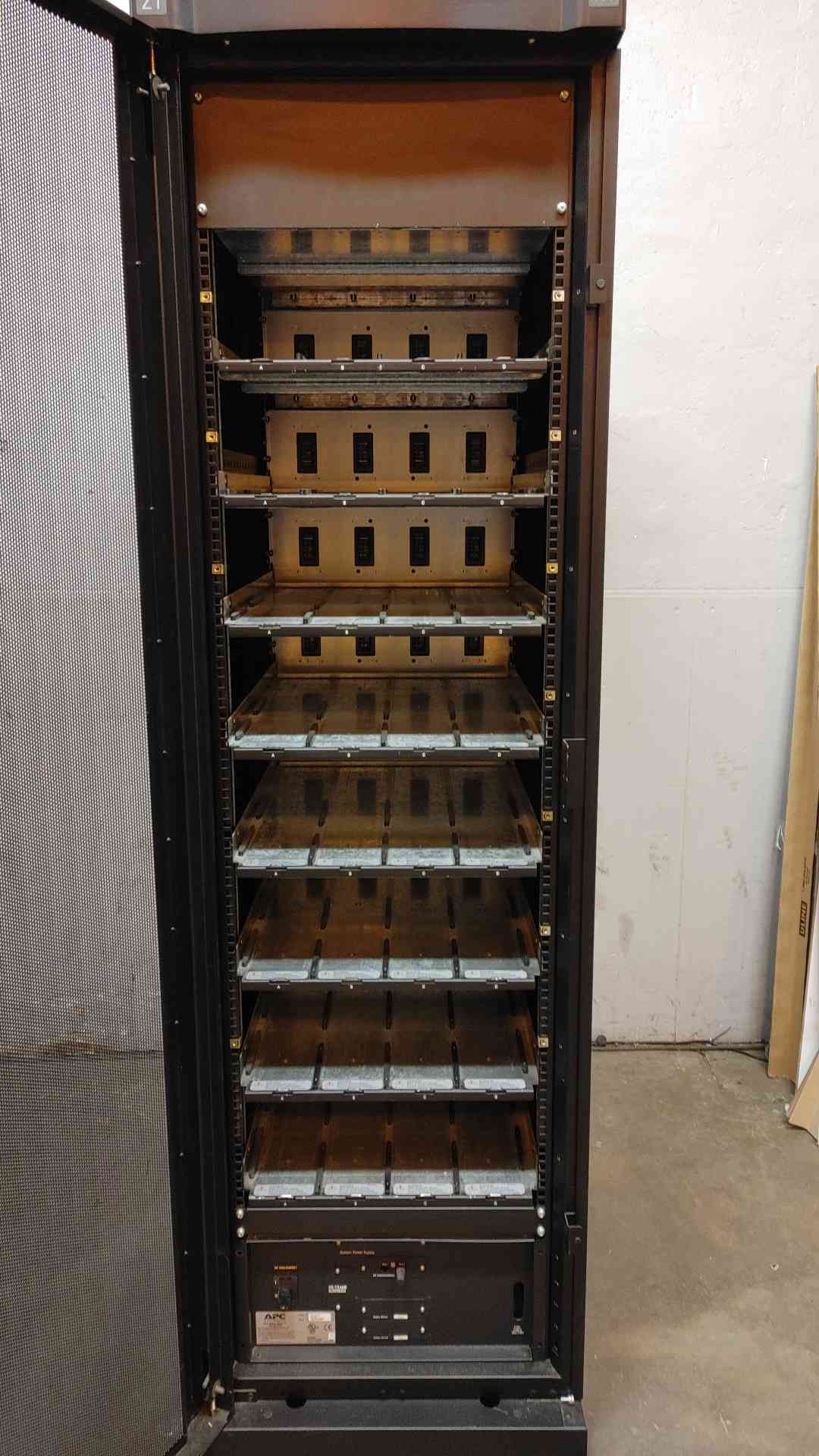 APC Symmetra Battery Cabinet 80KW 192VDC 233A SYCF8BF