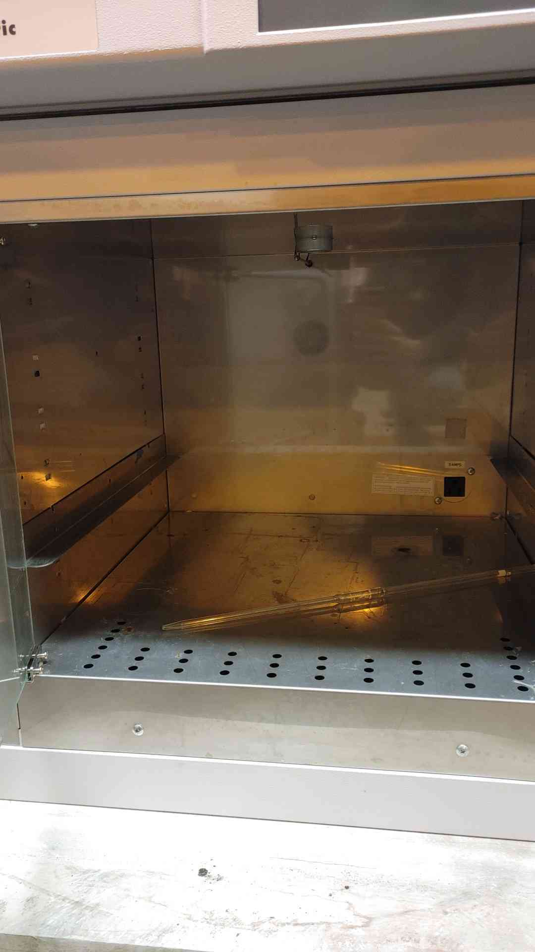 Fisher Scientific Isotemp Incubator 120V 7.2A 625D (108353)