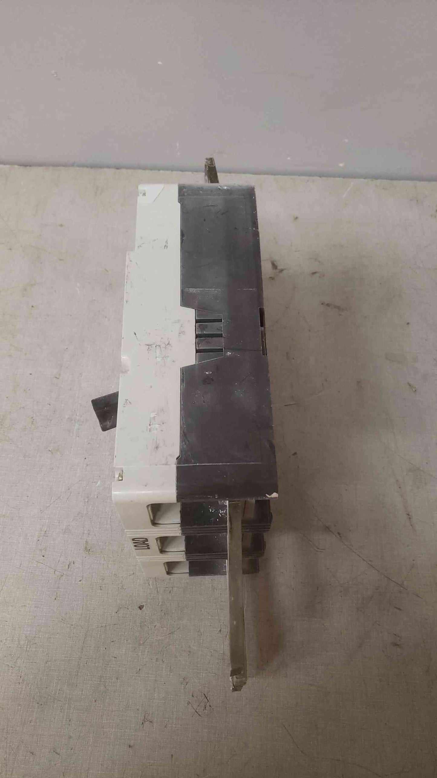Cutler-Hammer 600A 600VAC-250VDC 3 Pole Breaker LD3600F (SKU: 109589)