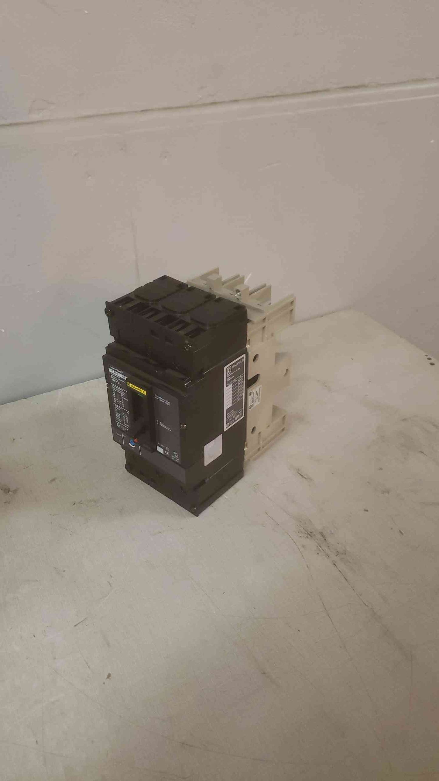 SQUARE D 225A JG 250 CIRCUIT BREAKER JGN36225 PowerPact