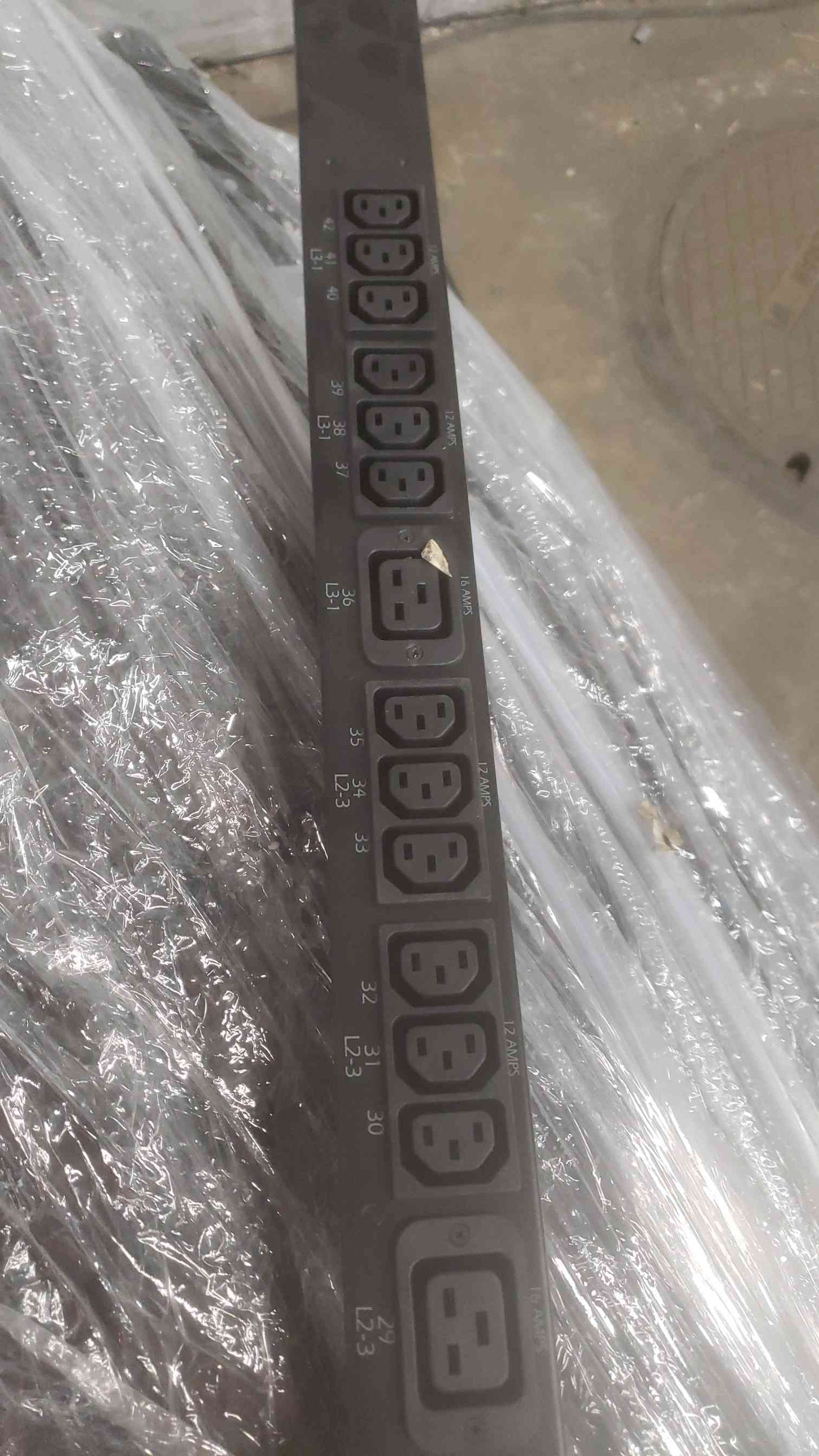 APC 42 Port 120/208 16A PDU Strip AP7894 (SKU: 110565)