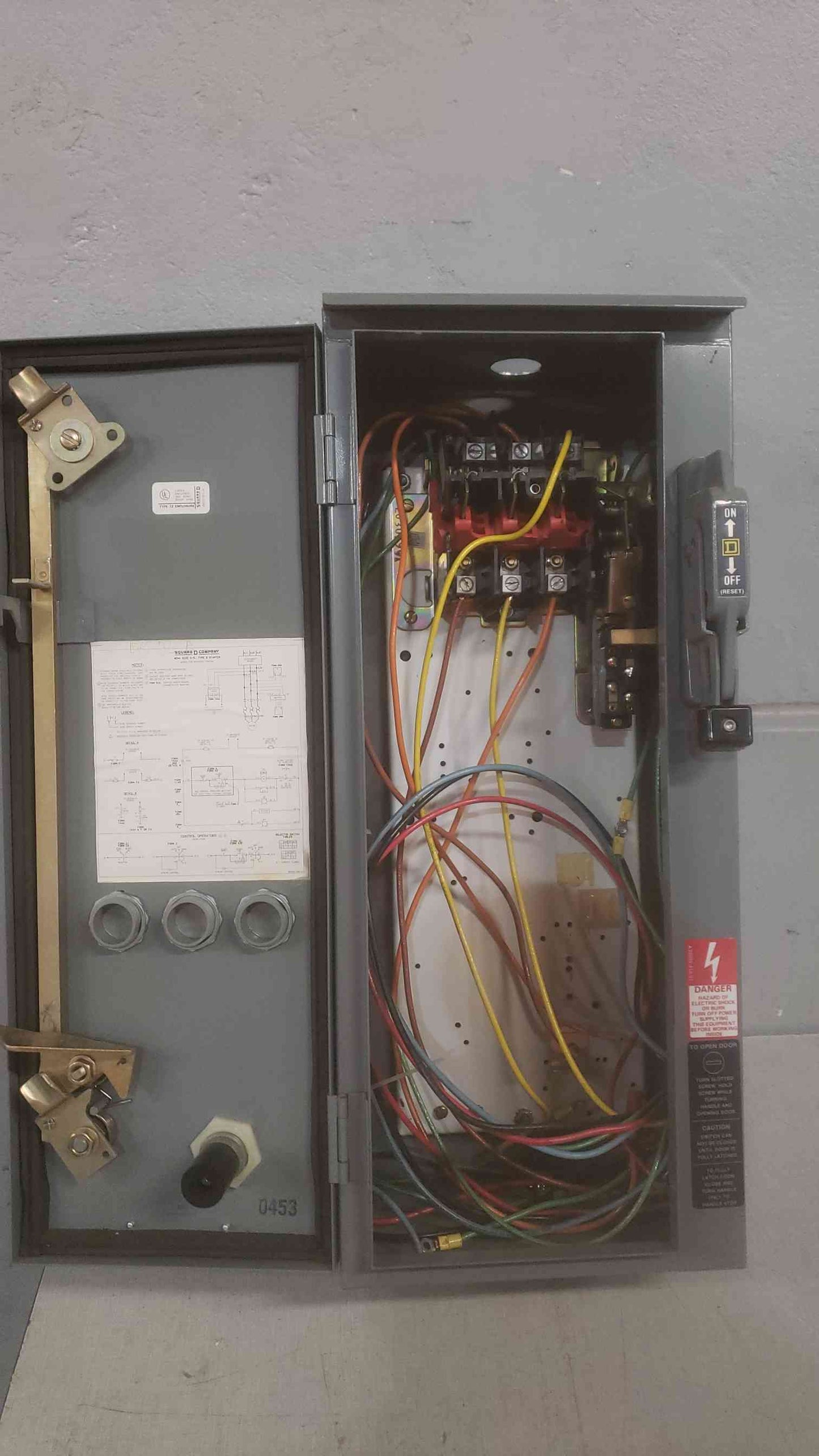 SQUARE D 30A Disconnect Switch/Circuit Breaker(SKU: 110617)