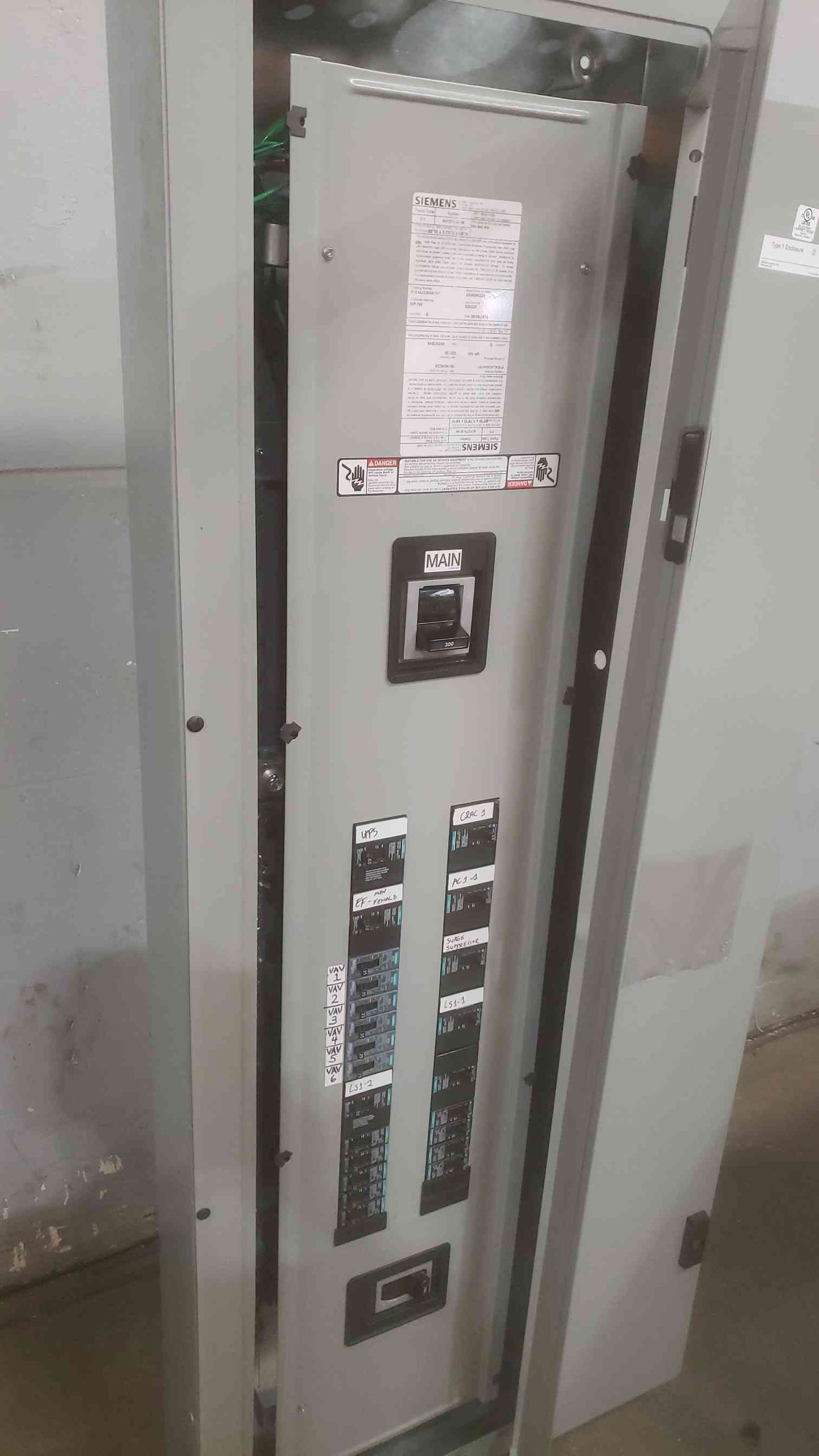 SIEMENS 400A P1 Panelboard 480Y/277V 3PH 4W 1E42JX300ATST