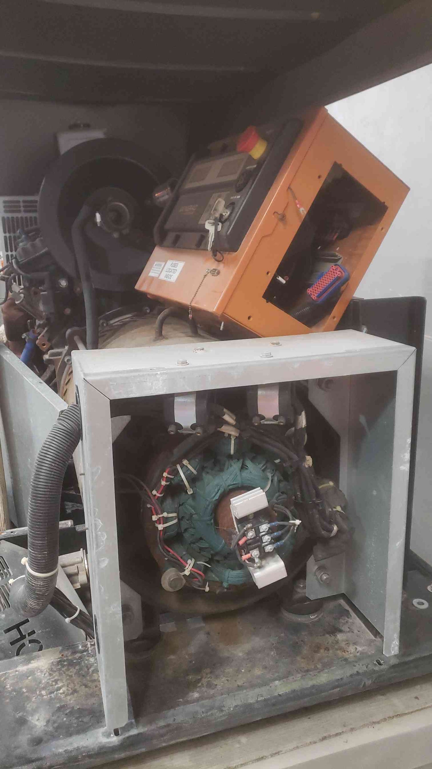 AS IS 30KW Generac SG030 120/240V 125A 1PH LP Nat Gas Chrysler Engine Generator 0051911(SKU: 111038)