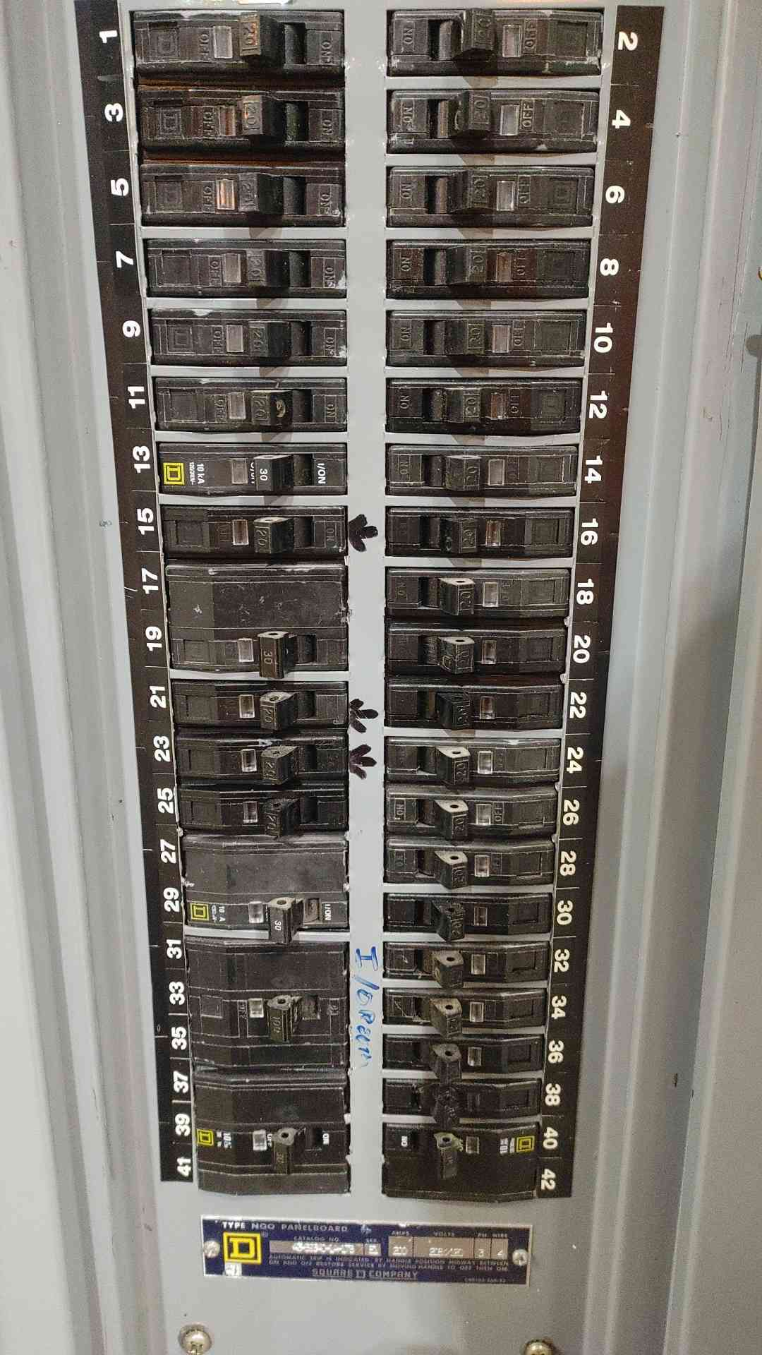 200A SQUARE D NQO PANELBOARD 208Y/120 3ph 4W W/Main