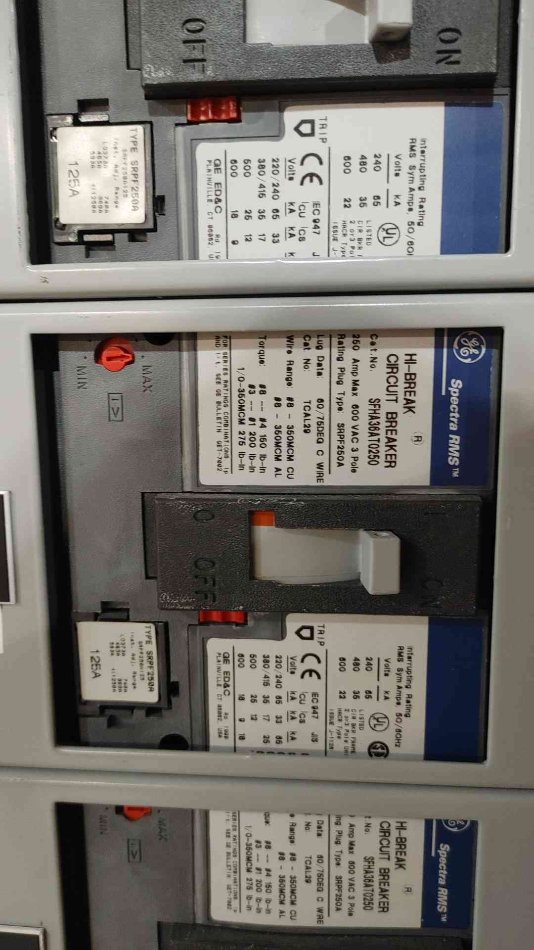 GE 208/120V 400A 3PH 4W Spectra Series Power Panelboard 12 Breakers (SKU: 111481)