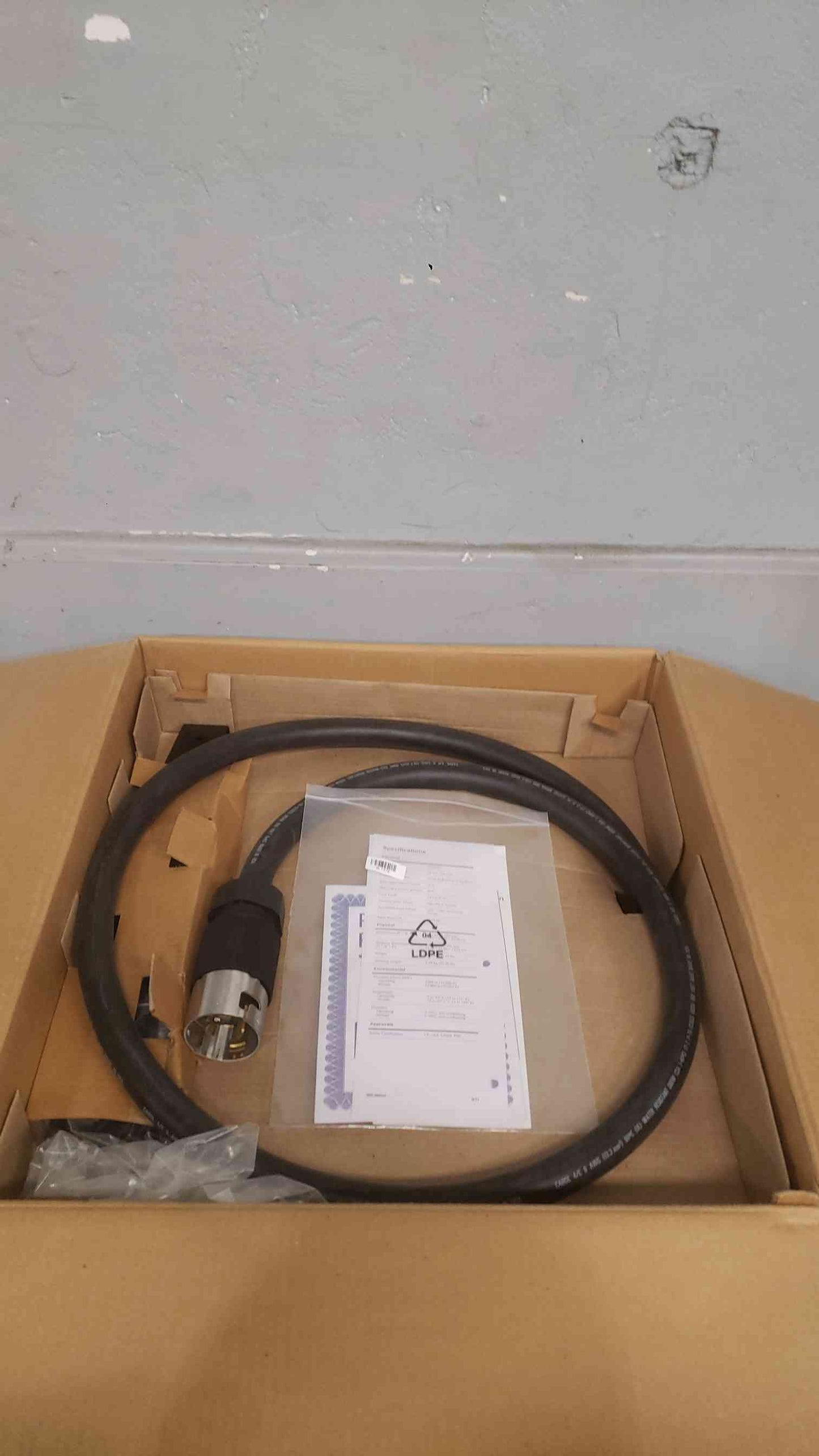 NEW APC 200-240V 3PH PDU Strip AP7516 (SKU: 111660)