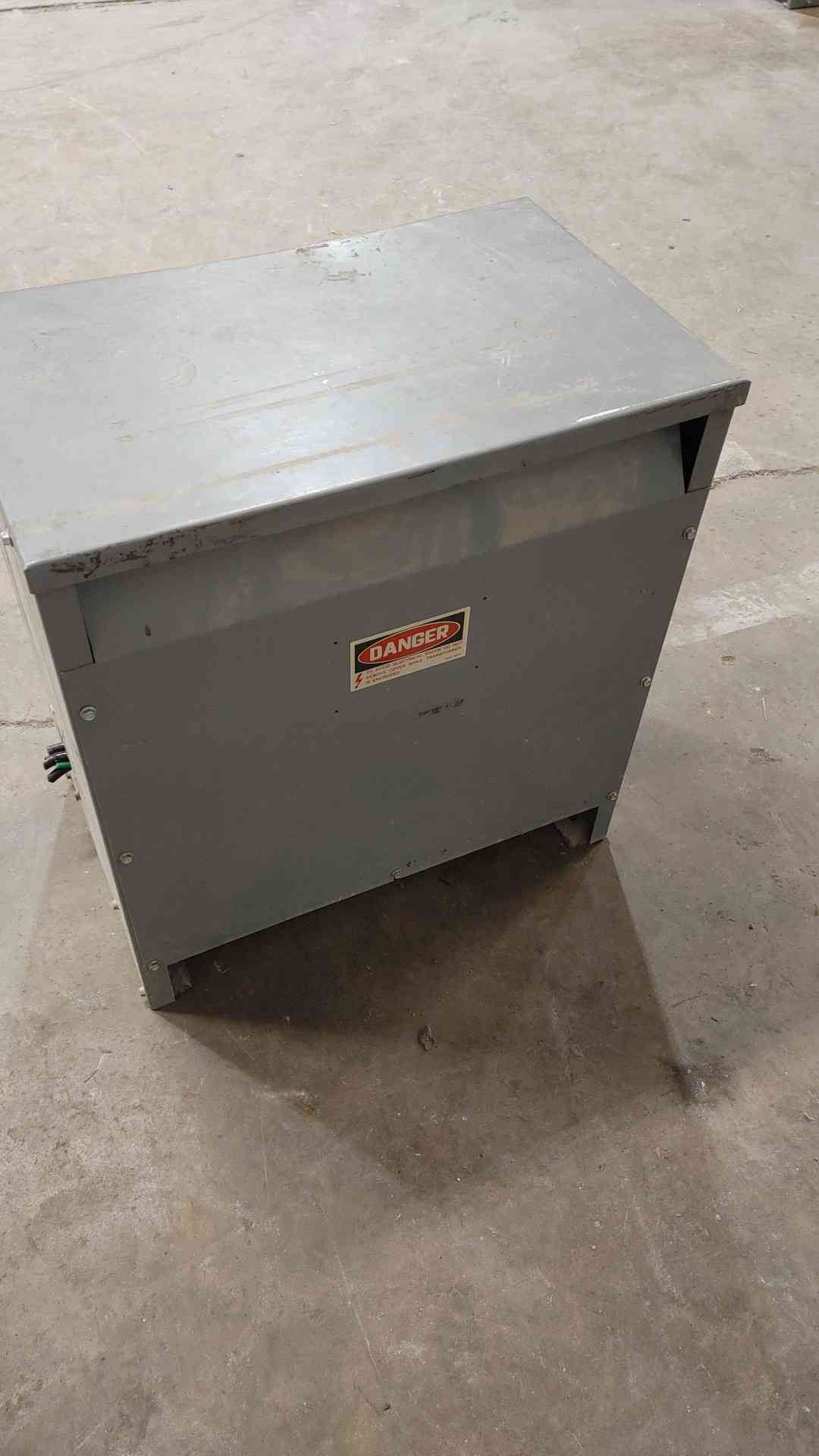 45KVA SQUARE D 480V x 208/120v 125A 3PH Insulated Transformer 45T3H (SKU: 112237)