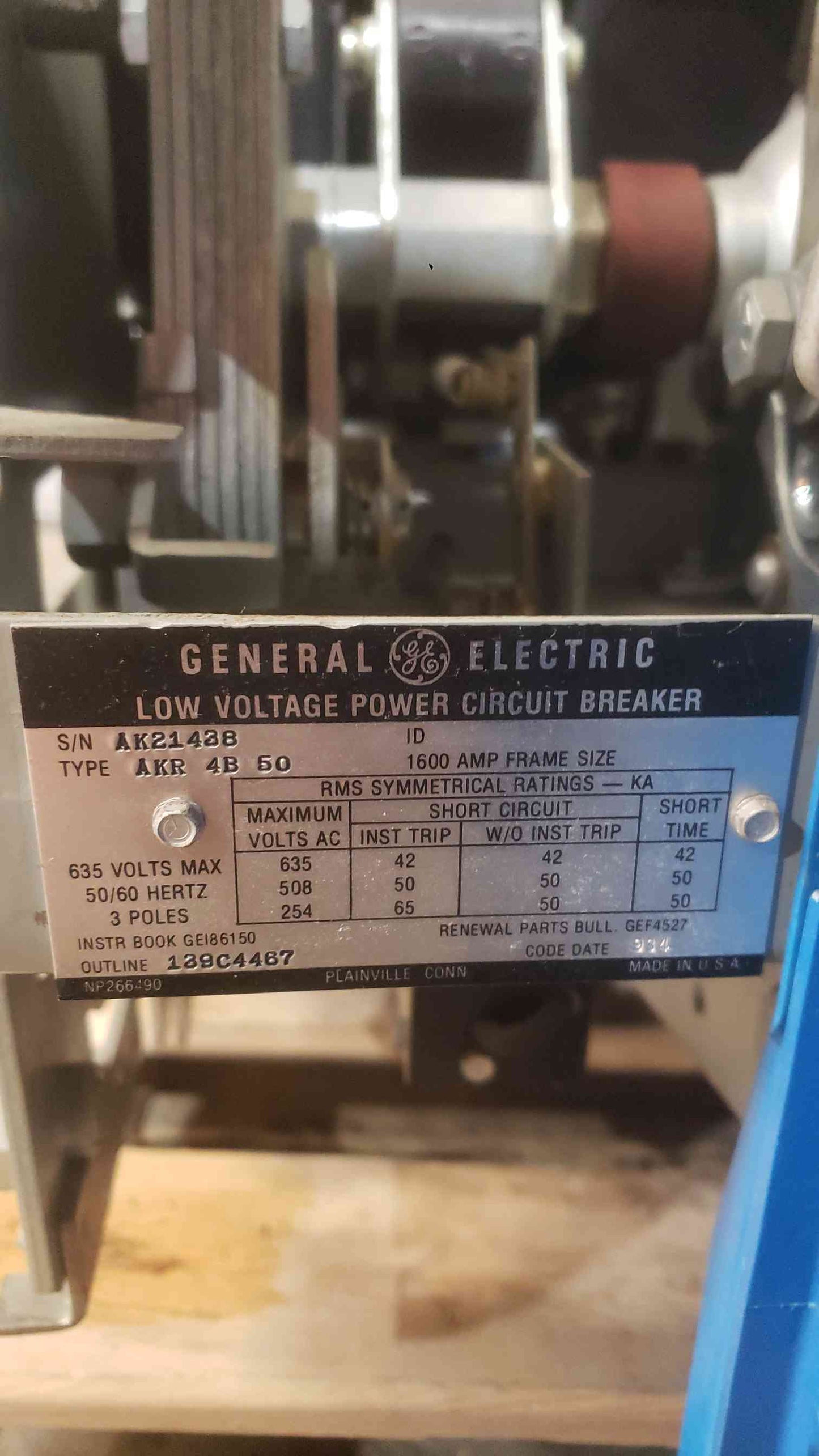 GE 1600A Frame 635V 3 Pole Low Voltage Power Circuit Breaker AKR 4B 50 (SKU: 112394)