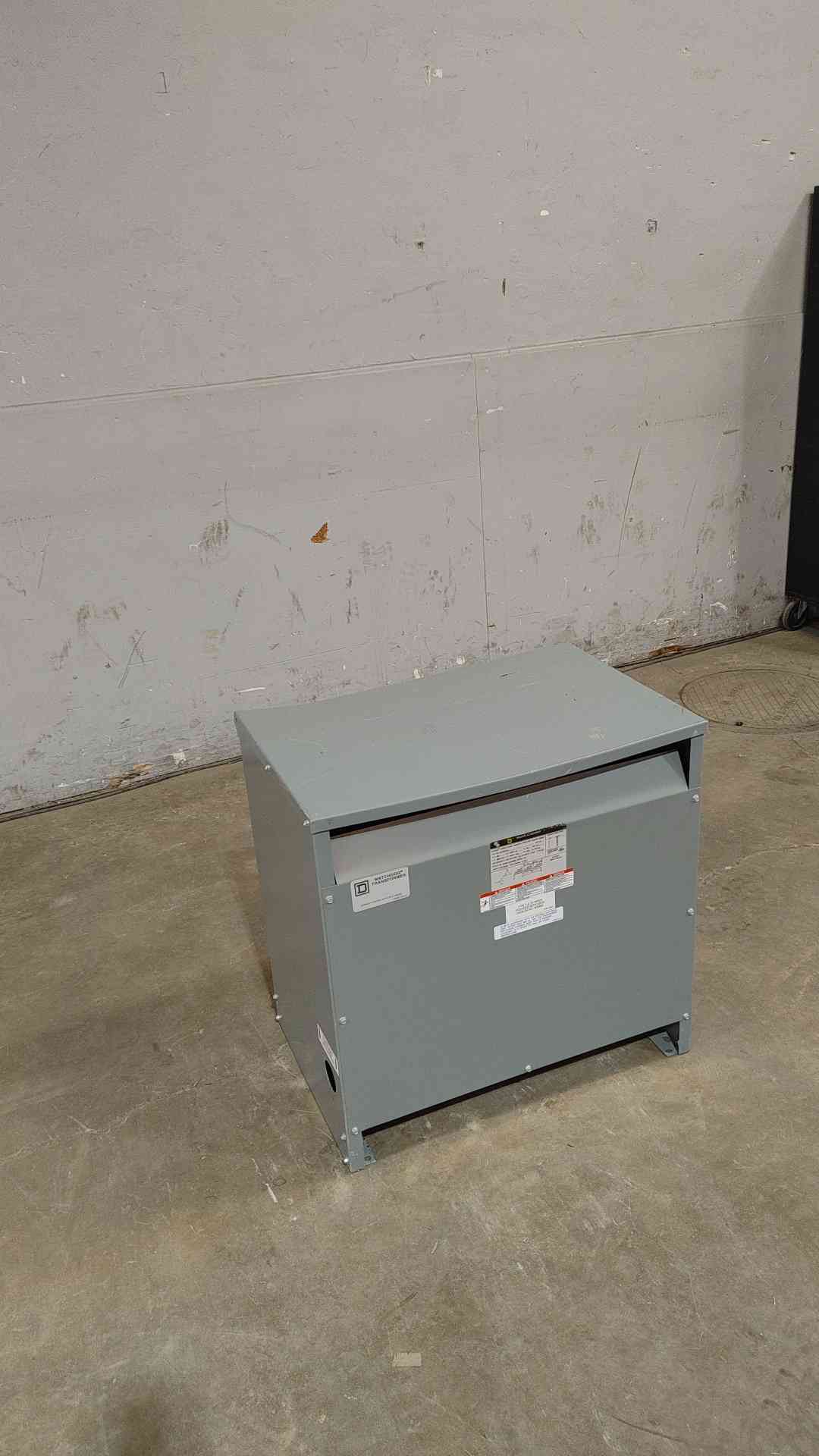 45kVA Square D 480v x 208/120V 125A 3PH General Purpose Transformer 45T3HFCU(SKU: 112421)