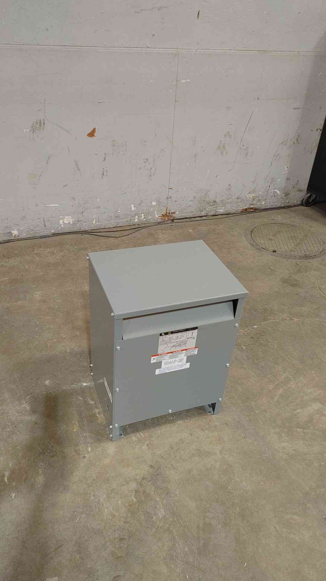 Square D 15kVA 480v x 208/120V 41.6A 3PH General Purpose Transformer 15T3H(SKU: 112424)