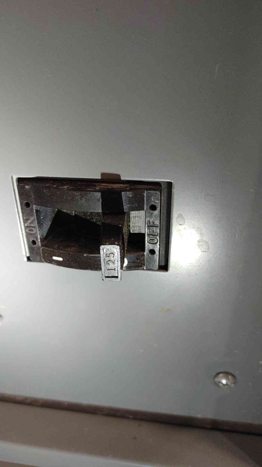 Square D 225A MAX. 480/277V 3PH 4W Panelboard NEHB-424-2SF3125 Dual Mains (SKU: 112490)