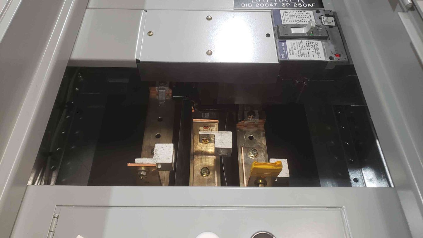 GE 250A Spectra 480V 3PH 4W Panelboard 3 Breakers SFHA36AT0250 (SKU: 112671)