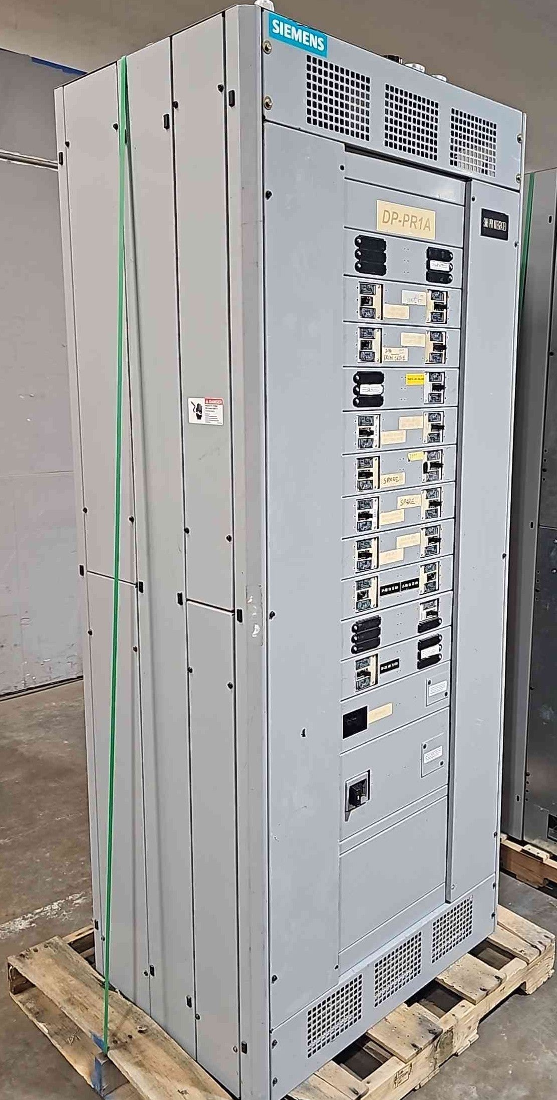 400A Siemens 480V Switchboard w/ 17 HEB Breakers & Main SB3 REV.A(112755).